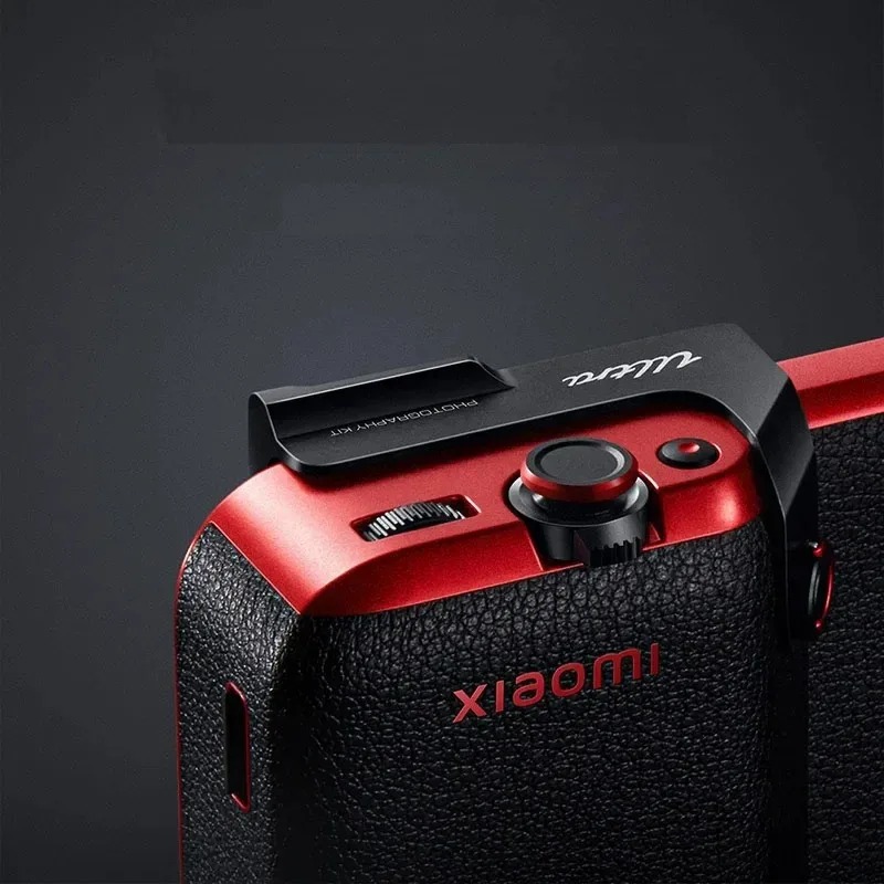 حافظة حماية أصلية من شاومي لها - مراجعة Photography Xiaomi 15 Ultra وسعره